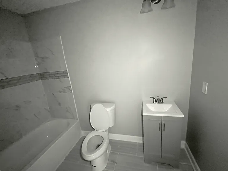 200 E 22nd St #1 — Photo 6