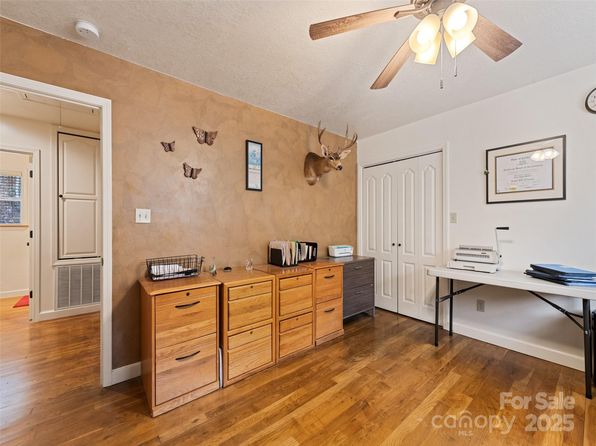 3975 Mountain Creek Rd, Robbinsville, NC 28771