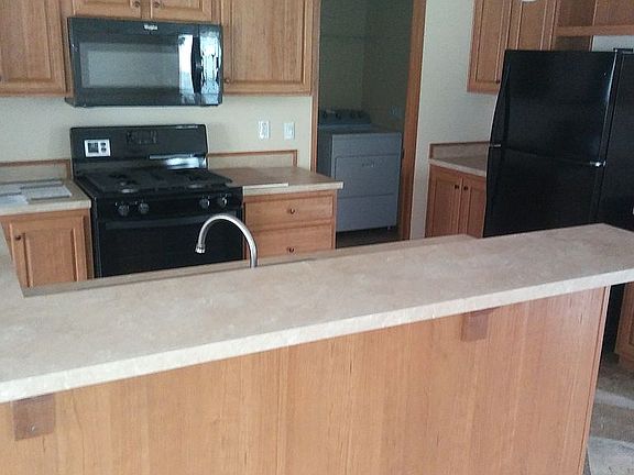 Kitchen W/Island
