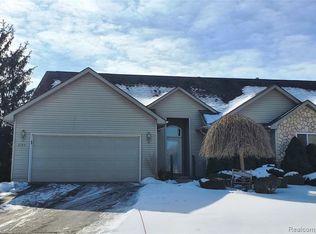 7195 Hawthorne Cir, Goodrich, MI 48438