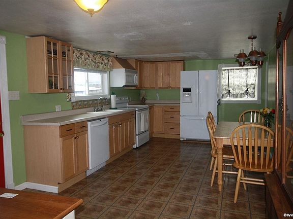 5th image of 1360 Karen Way NW