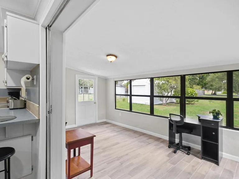 7806 Belmont Ave — Photo 2