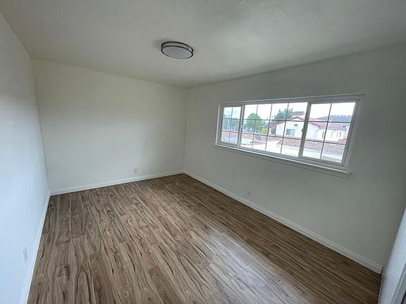 5th image of 9972 Garibaldi Ave