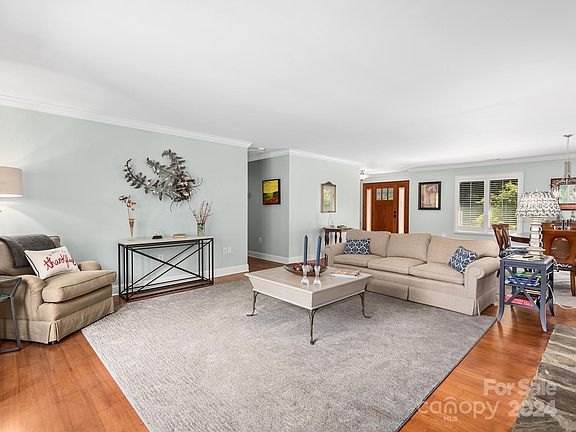 5th image of 164 Breezemont Dr