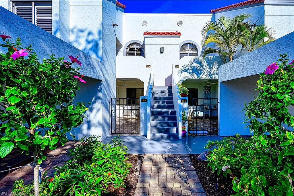 613 Beachwalk Cir — Photo 1