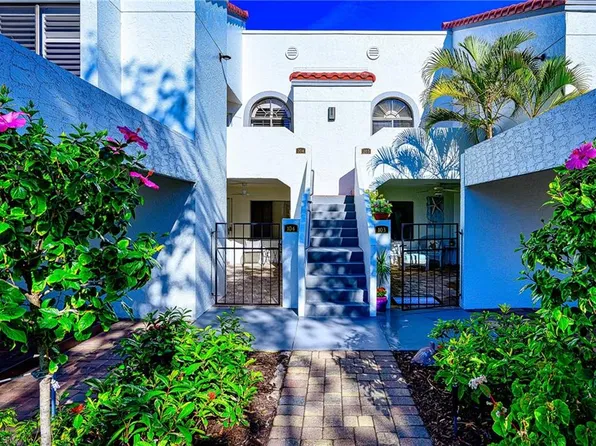 613 Beachwalk Cir, Naples, FL
