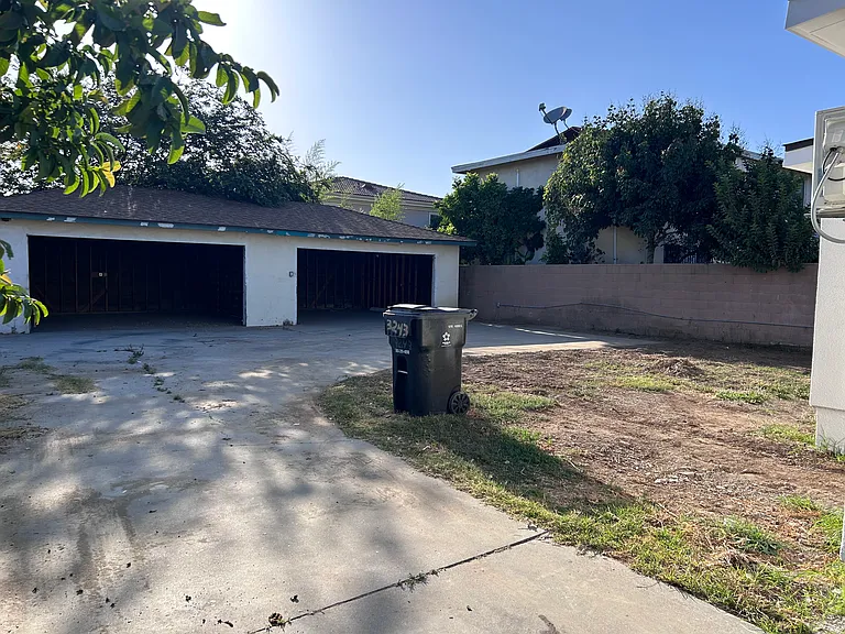 3243 Prospect Ave — Photo 34
