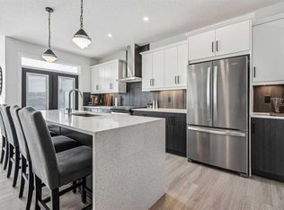 123 E Mitchell Way NW, Calgary, AB T3R 2G9