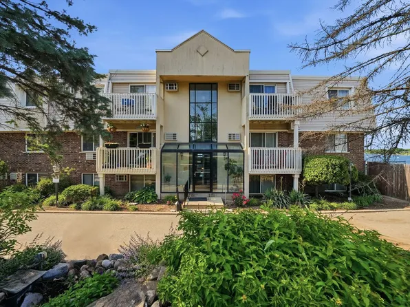 213 E Liberty St APT 11, Wauconda, IL 60084