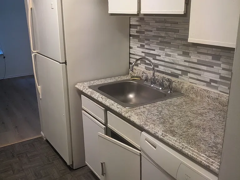 Kitchen (right)