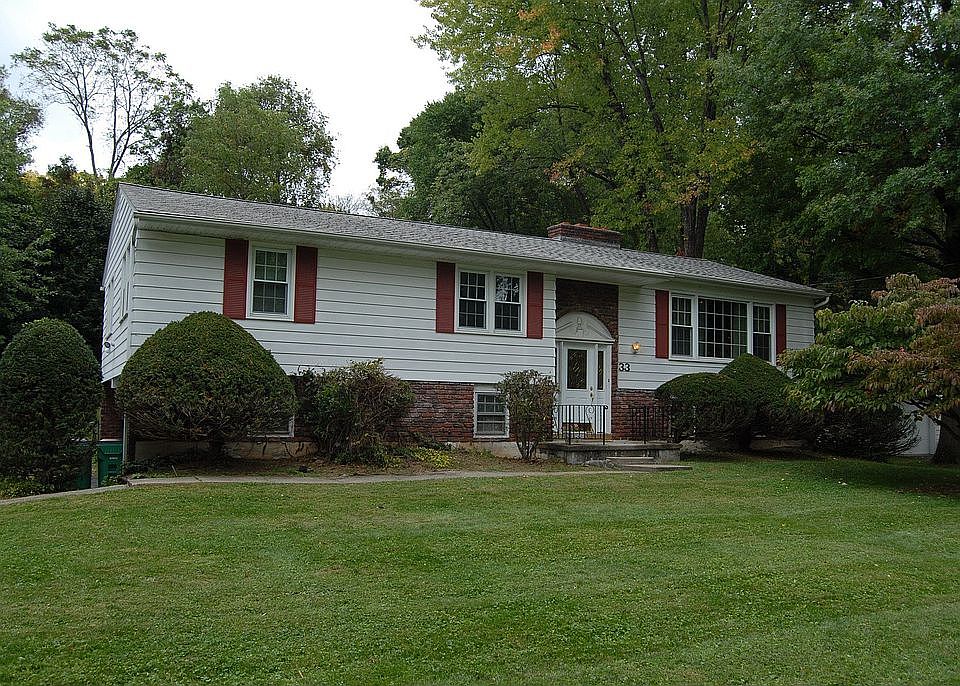 2nd image of 33 Pasture Ln