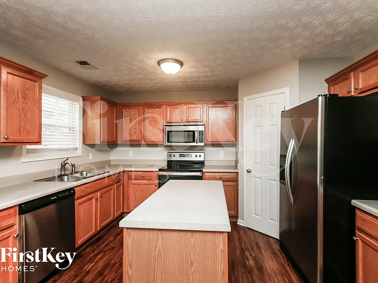 304 Hickory Creek Ln — Photo 5