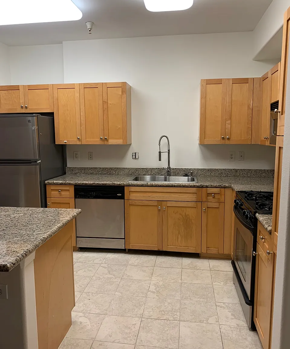2 bed, 1042 sqft, $3,100 — Photo 2