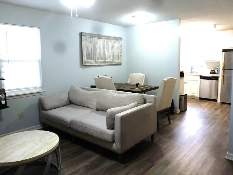 2840 Capri Dr — Photo 4