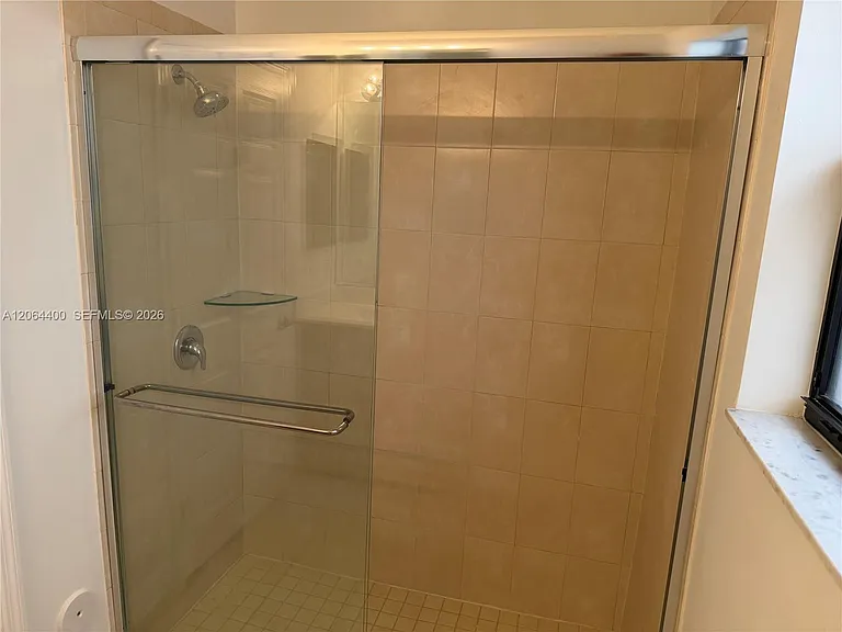 737 SE 37th Pl — Photo 38