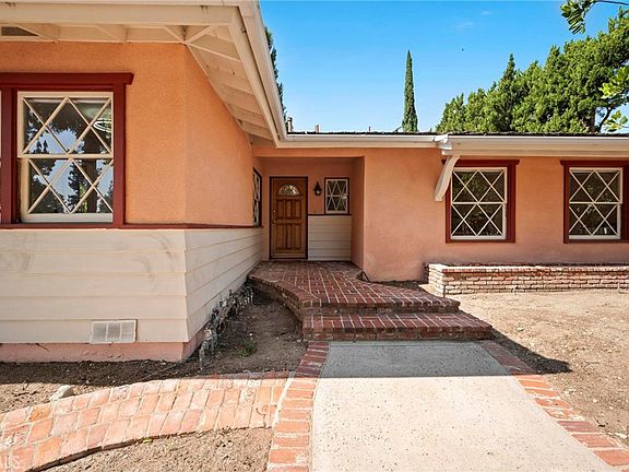 4th image of 18543 Chatsworth St
