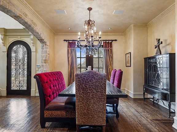 5th image of 118 Carmel Pl