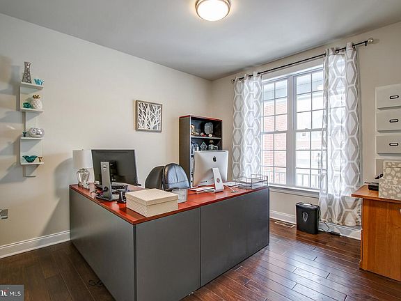 3rd image of 5847 Waterloo Bridge Cir