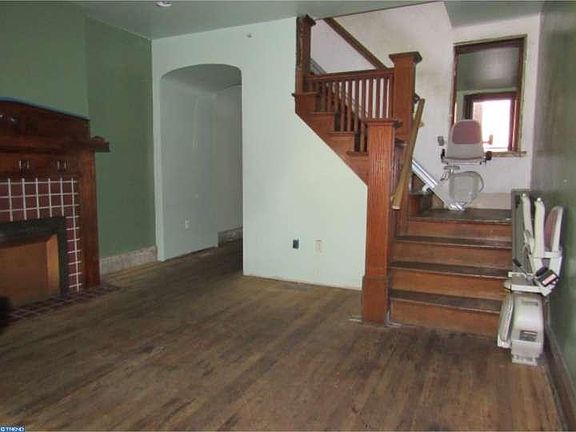 4th image of 2241 W Somerset St