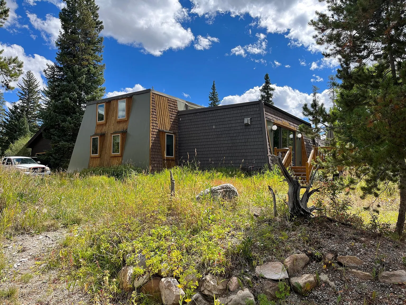 3 bed, 2.5 bath, 2400 sqft, $6,000 — Photo 1
