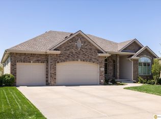 7922 Shadow Lake Dr, Papillion, NE 68046