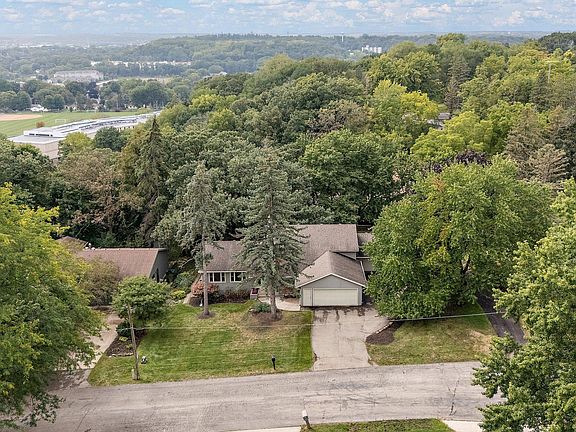 3rd image of 803 Sierra Ln NE