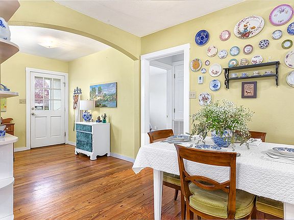 5th image of 203 W Park St