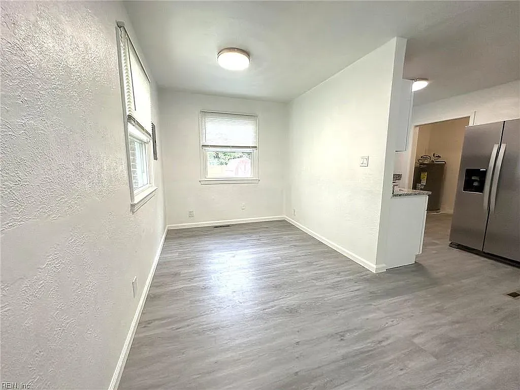 3 bed, 1500 sqft, $2,200 — Photo 4