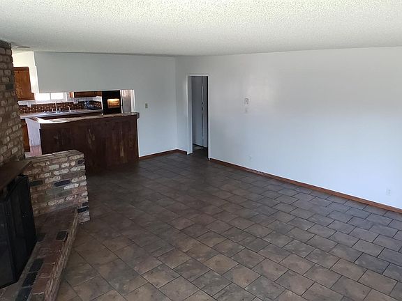3rd image of 740 Dawson Ave #1