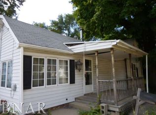 906 College St, Bloomington, IL 61701
