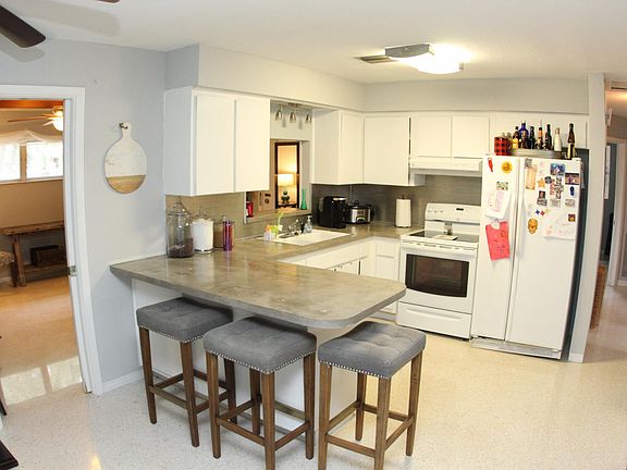 4th image of 1512 10th Ave N