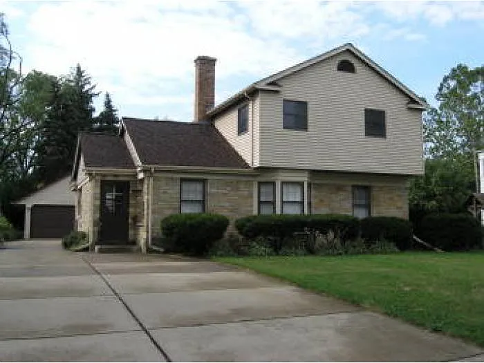 321 W Potomac Ave photo 1