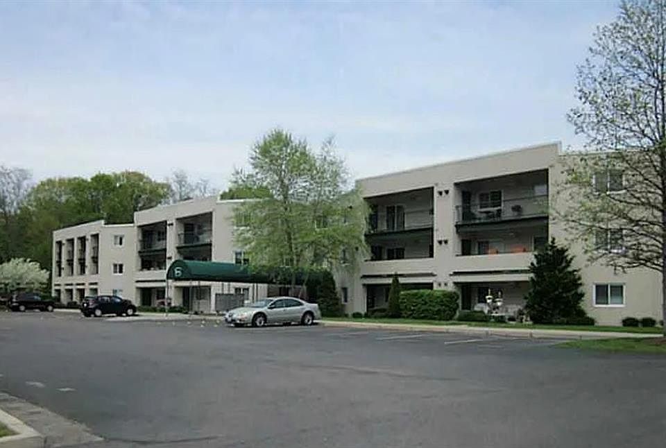 1st image of 31 Devereux St APT 101