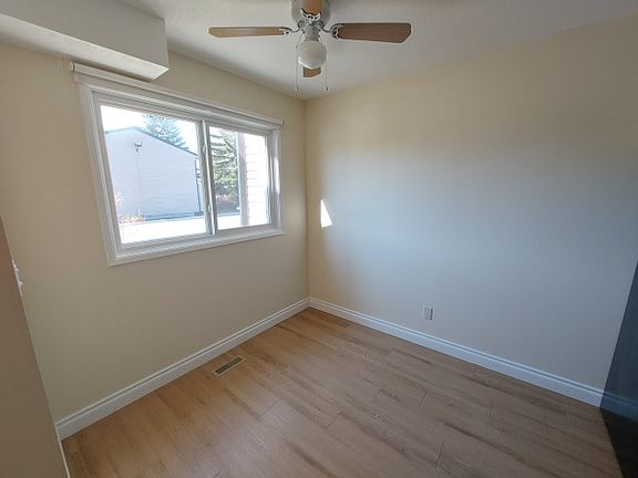 3rd image of 96 Holmes St