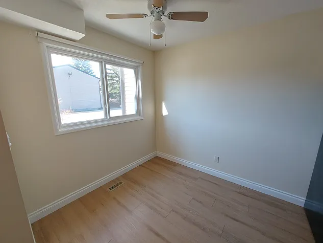 96 Holmes St — Photo 3