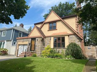 7847 222nd St, Oakland Gardens, NY 11364