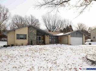 833 Meadow Rd, Omaha, NE 68154