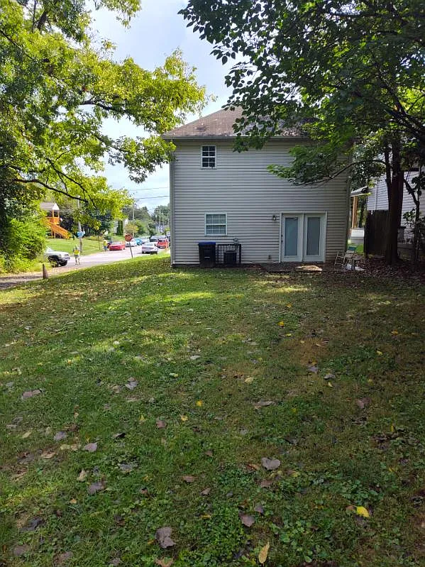 3 bed, 1.5 bath, 1152 sqft, $1,250 — Photo 2