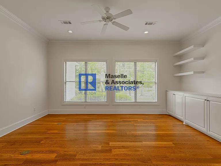 412 Dover Ln — Photo 13