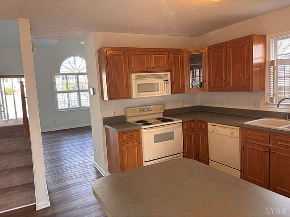 3rd image of 408 Wexford Pl
