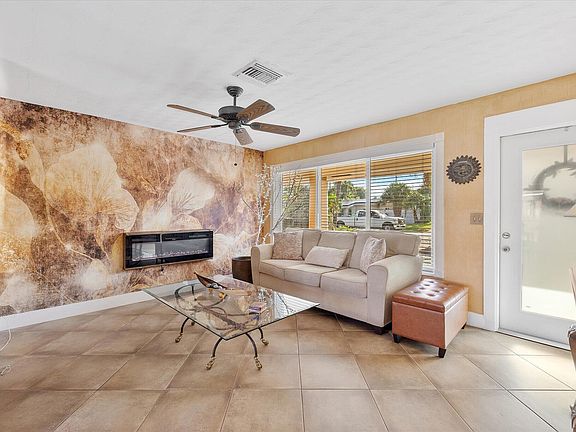 5th image of 3241 NE 9TH Terrace