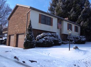 330 Holyoke Rd, Butler, PA 16001