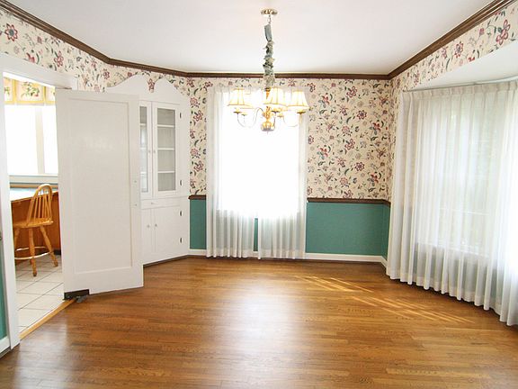 2nd image of 308 N Sunset Blvd