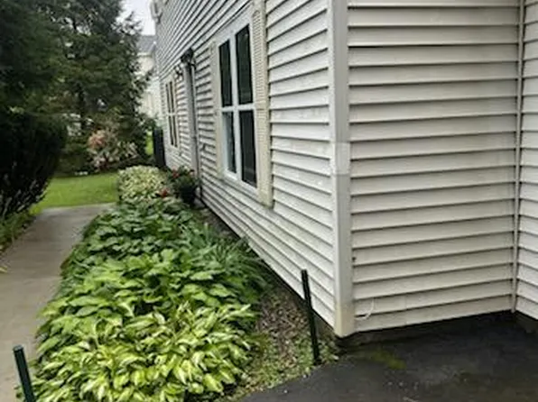 27 Hanover Dr, Delmar, NY 12054