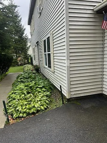 27 Hanover Dr Photo 1