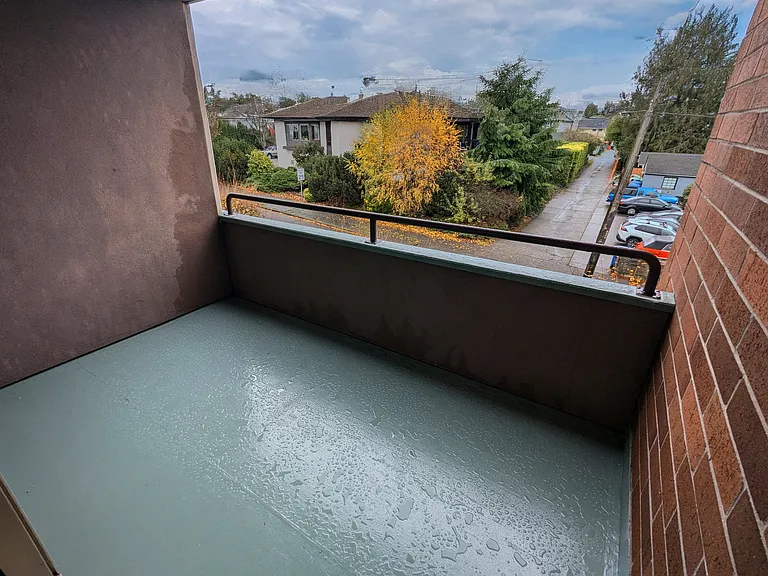 302 balcony facing south lets in lots of natural light!