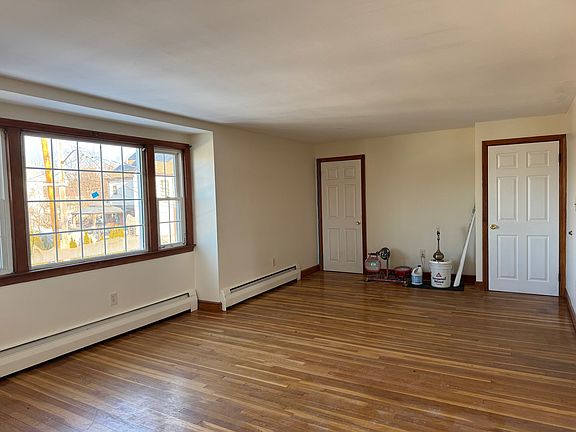 2nd image of 14 Essex St