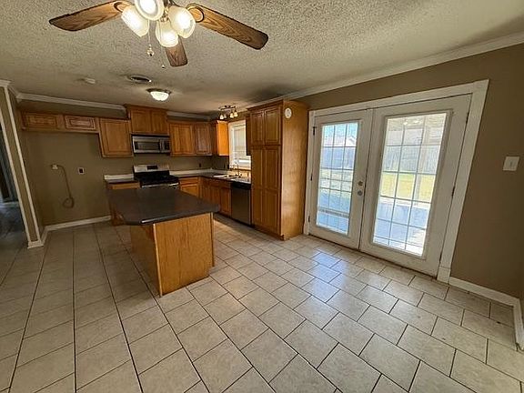 4th image of 220 Glenwood Dr