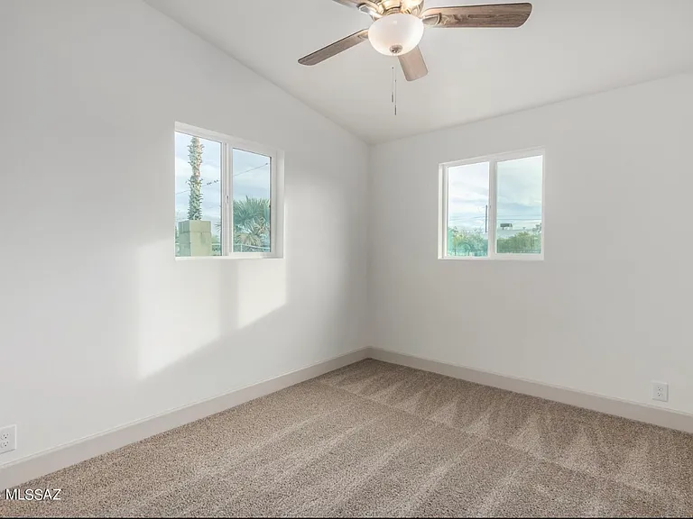 6824 S Burcham Ave — Photo 23