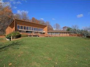 16 Homestead Rd, Tewksbury Township, NJ 07830